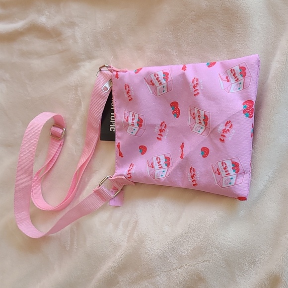 NEW!! Hot Topic Strawberry Milk AOP Passport/ Crossbody Festival Bag!! - Picture 3 of 10